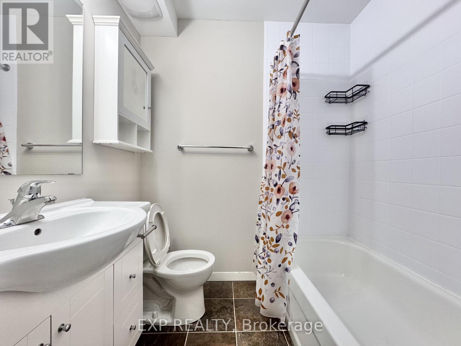 Unit 5a - 25 Paisley Boulevard E, Mississauga, Ontario  L5A 1P3 - Photo 7 - W12526964