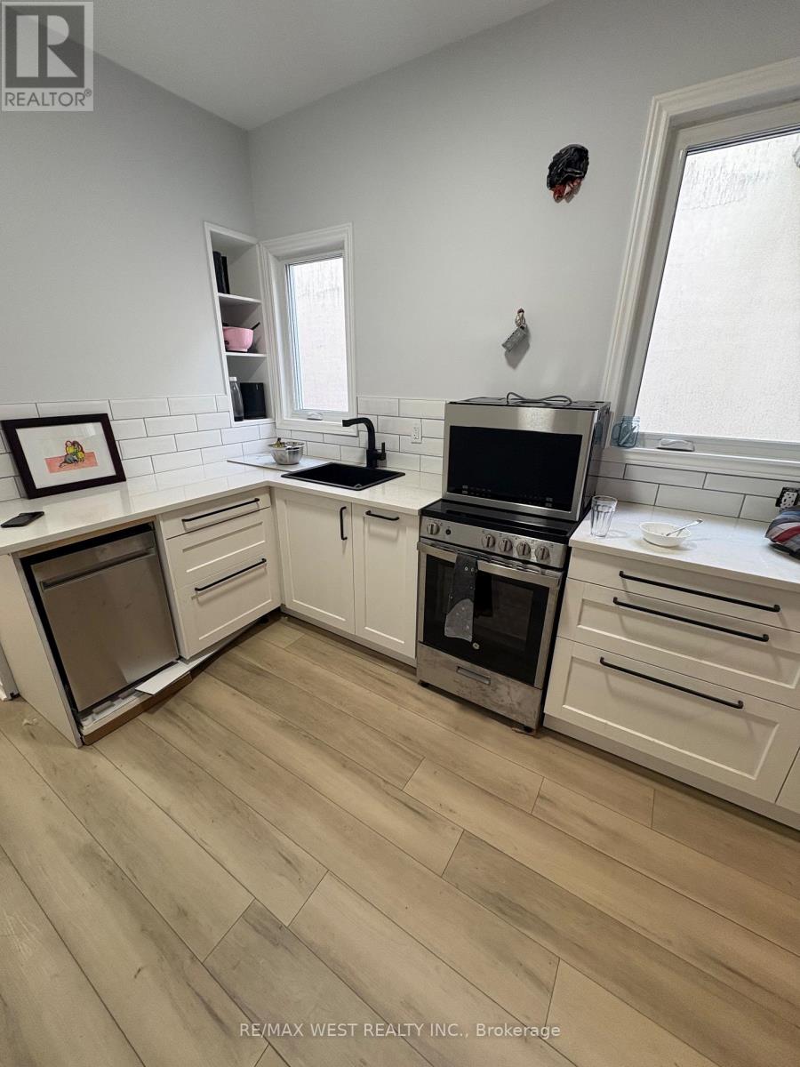 2n - 328 High Park Avenue, Toronto, Ontario  M6P 2S7 - Photo 3 - W12526972