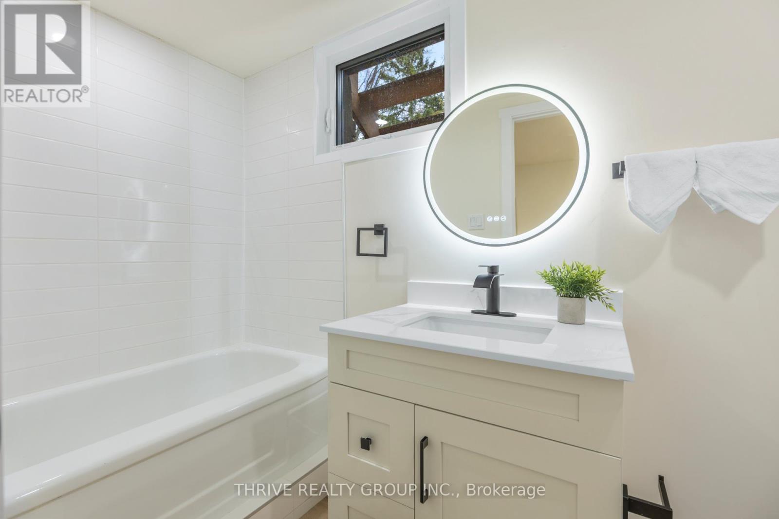 239 Commissioners Road W, London South, Ontario  N6J 1Y2 - Photo 11 - X12526514