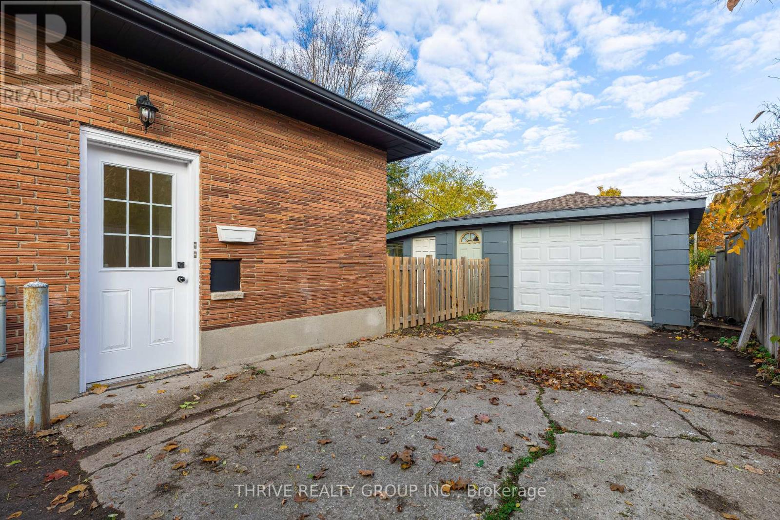 239 Commissioners Road W, London South, Ontario  N6J 1Y2 - Photo 15 - X12526514