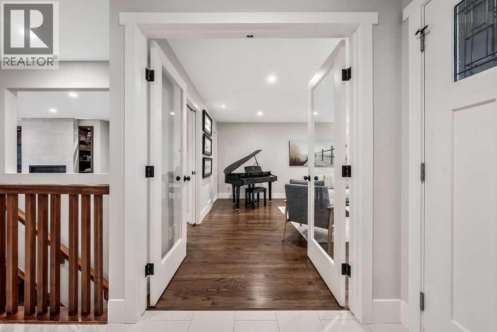 147 Oakside Place Sw, Calgary, Alberta  T2V 4R1 - Photo 4 - A2269066