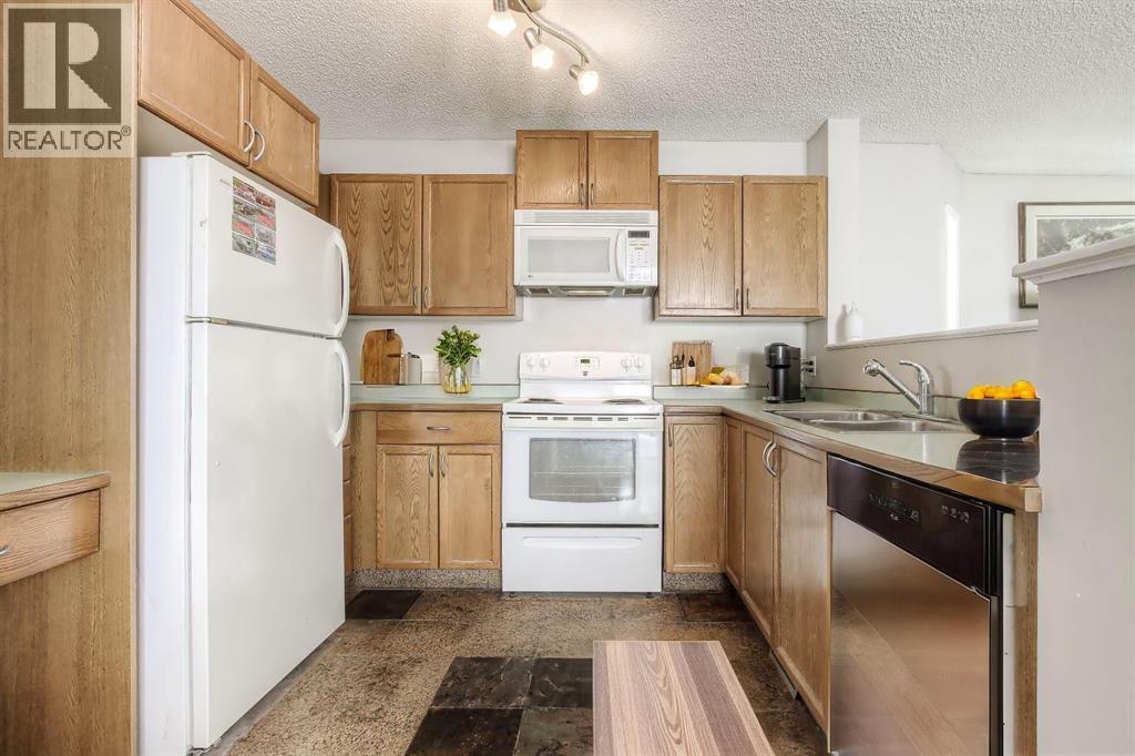 133 Hidden Spring Circle Nw, Calgary, Alberta  T3A 5H4 - Photo 11 - A2264534