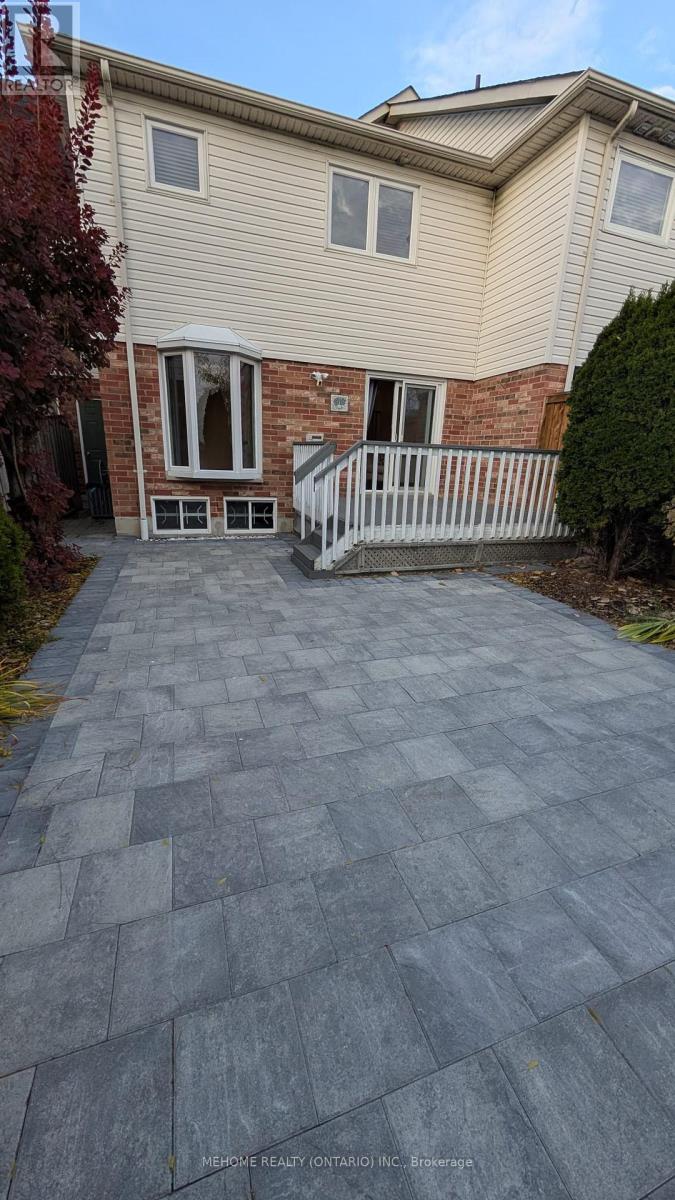 1505 Avonmore Square, Pickering, Ontario  L1V 7H2 - Photo 2 - E12526990