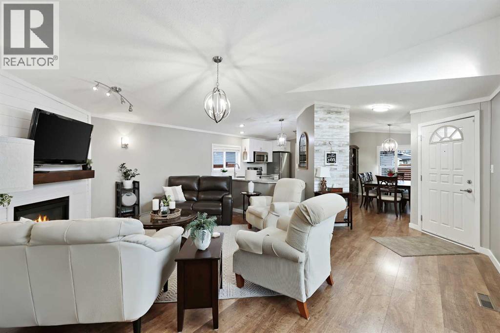 835 Beckner Crescent, Carstairs, Alberta  T0M 0N0 - Photo 7 - A2264611