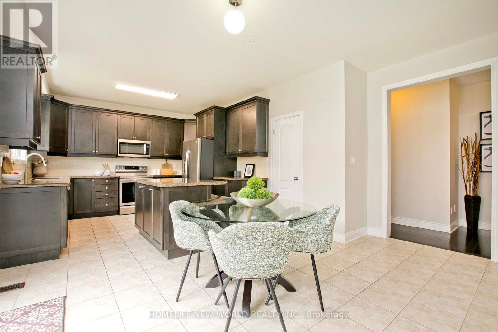 1015 Ralston Crescent, Newmarket, Ontario  L3X 3H8 - Photo 12 - N12526984