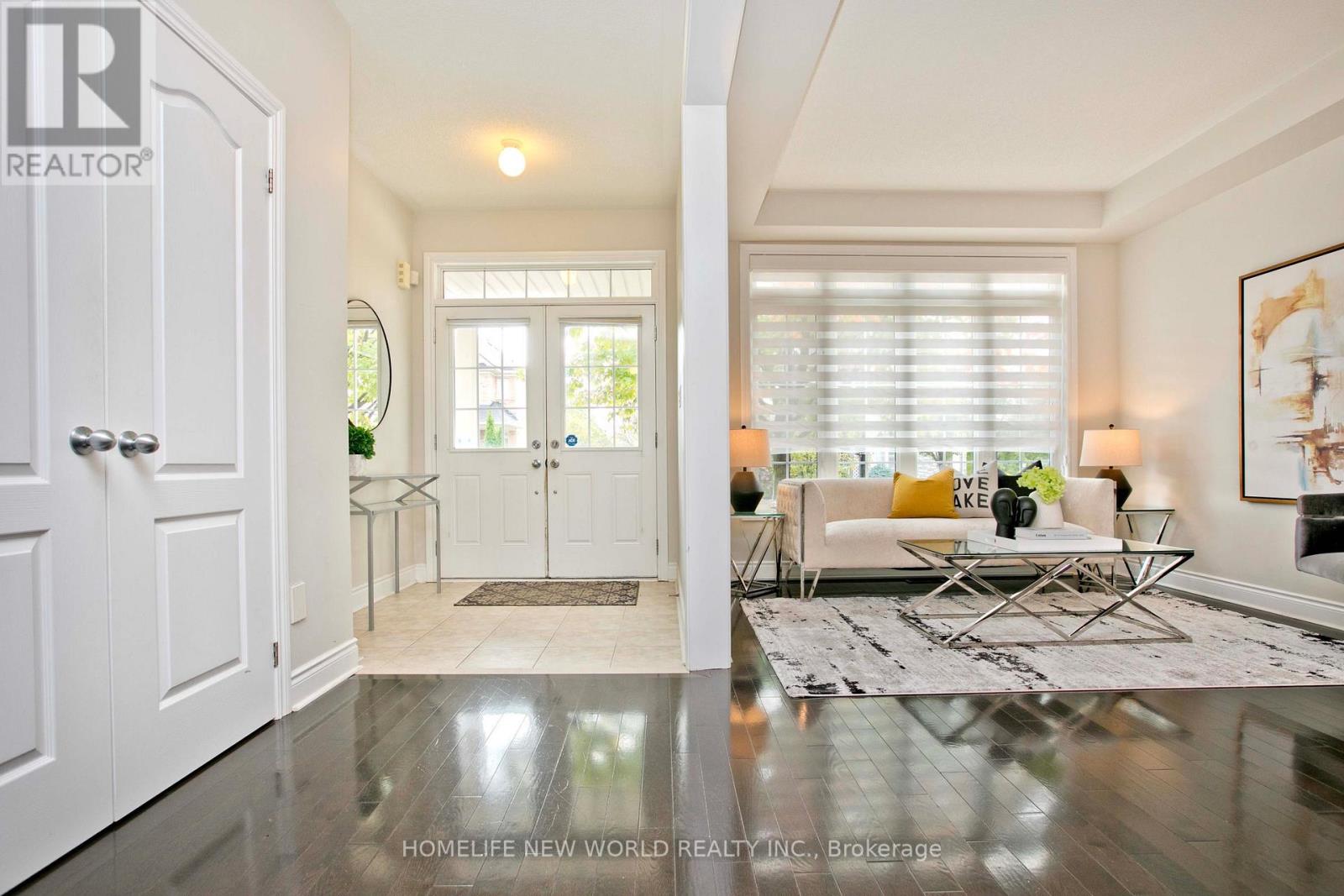 1015 Ralston Crescent, Newmarket, Ontario  L3X 3H8 - Photo 2 - N12526984