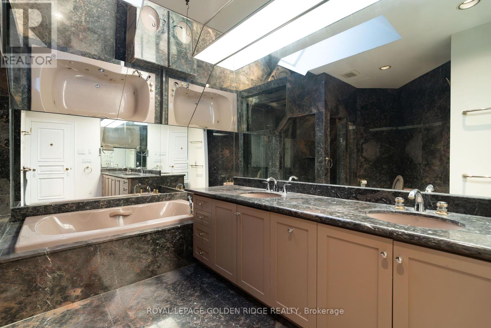 12 Forestview Trail, Whitchurch-Stouffville, Ontario  L4A 2L4 - Photo 15 - N12526992