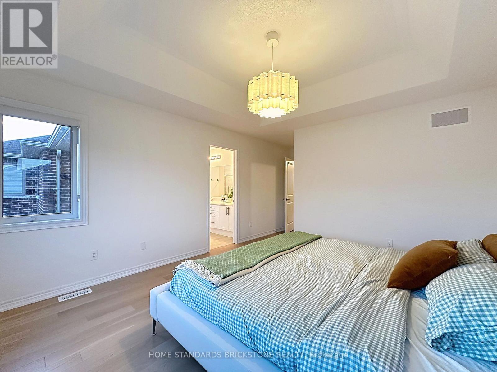 1295 Davis Loop, Innisfil, Ontario  L0L 1W0 - Photo 12 - N12527012