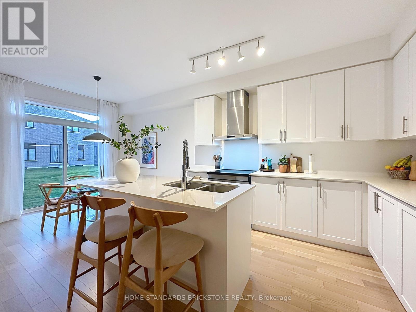 1295 Davis Loop, Innisfil, Ontario  L0L 1W0 - Photo 7 - N12527012