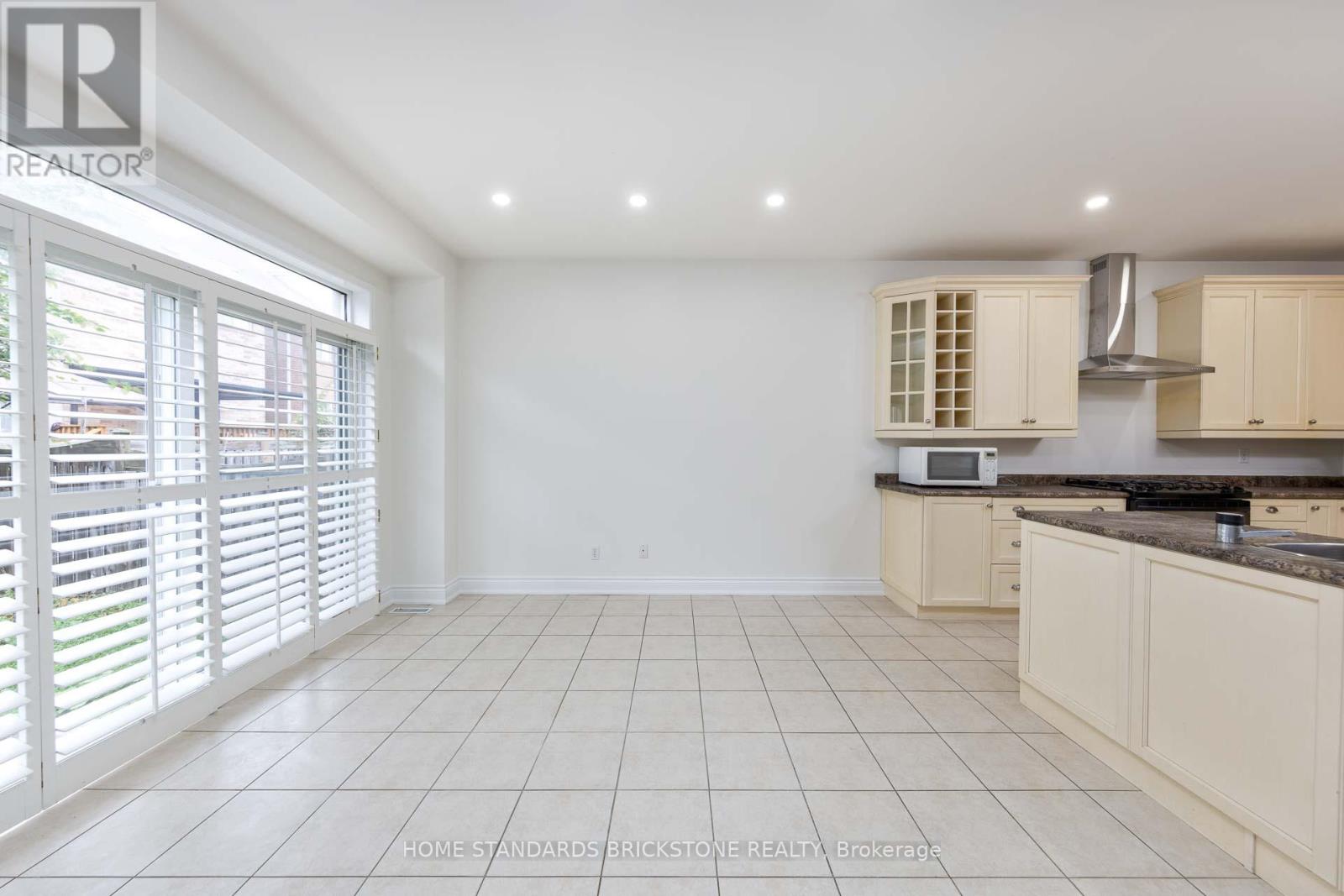 76 Leameadow Road, Vaughan, Ontario  L4J 8T5 - Photo 13 - N12527020