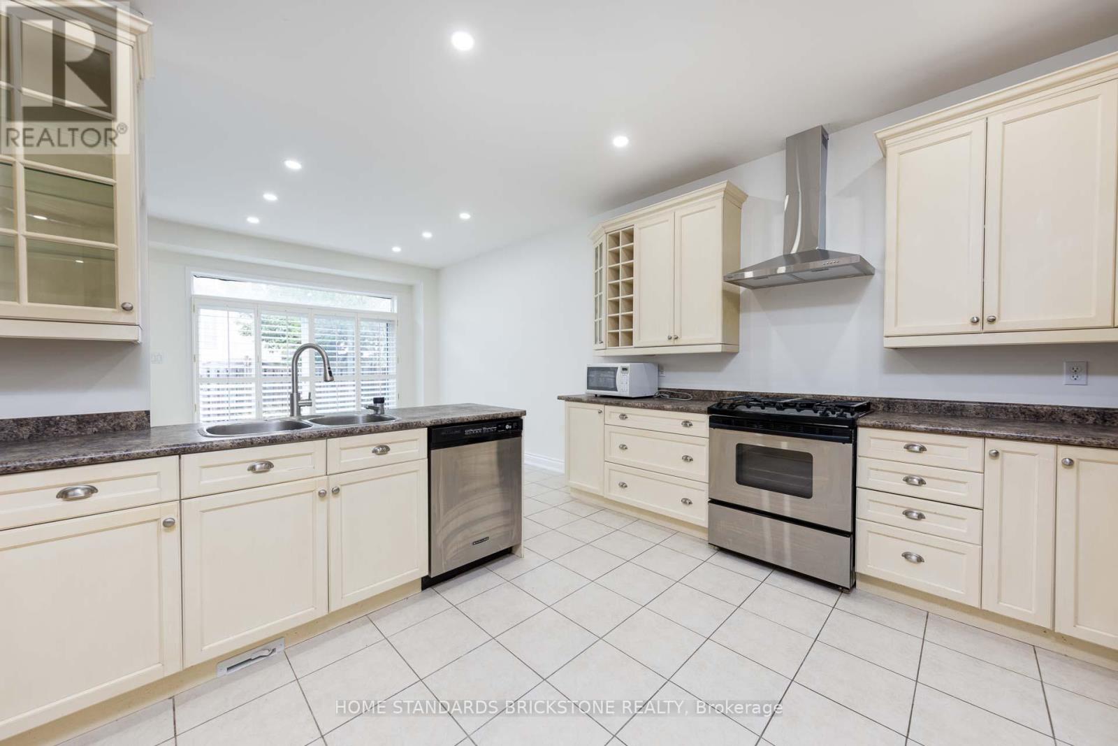 76 Leameadow Road, Vaughan, Ontario  L4J 8T5 - Photo 17 - N12527020