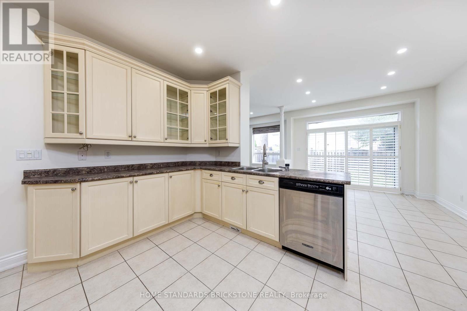 76 Leameadow Road, Vaughan, Ontario  L4J 8T5 - Photo 19 - N12527020