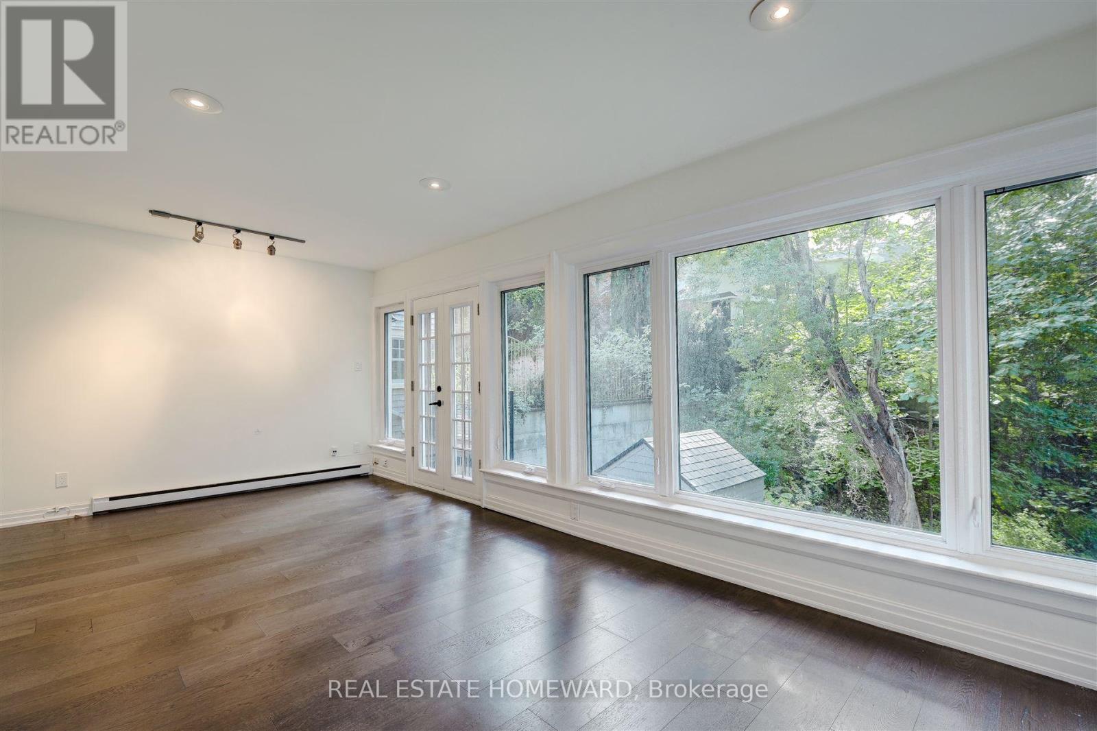 15 Pine Crescent, Toronto, Ontario  M4E 1L1 - Photo 14 - E12524798