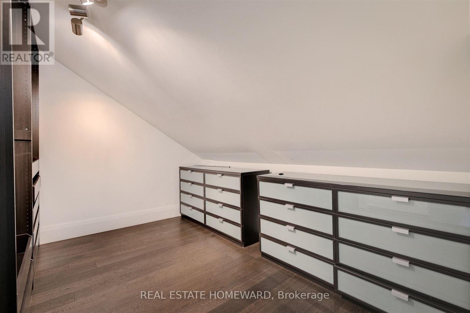 15 Pine Crescent, Toronto, Ontario  M4E 1L1 - Photo 21 - E12524798