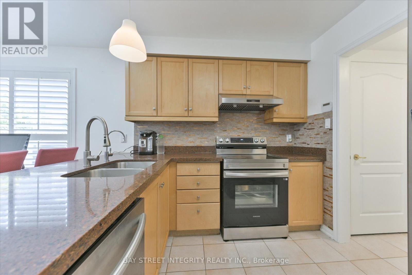 32 Sail Crescent, Vaughan, Ontario  L6A 2Z2 - Photo 10 - N12393233