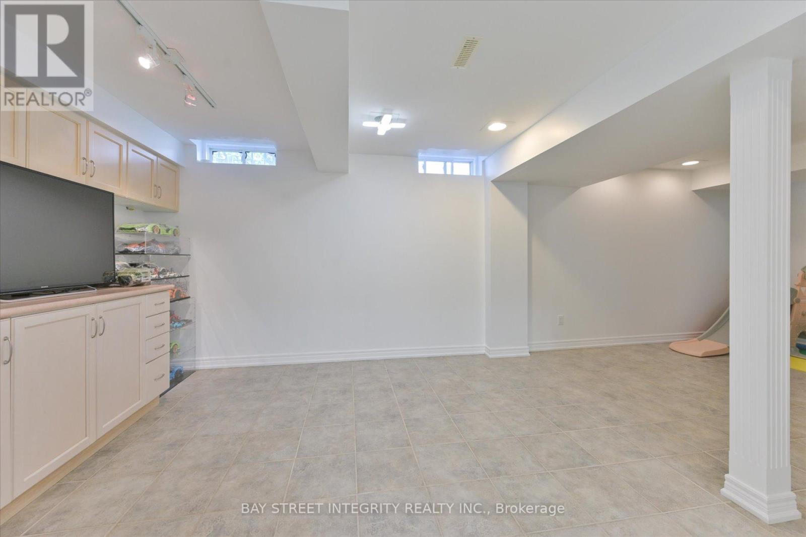 32 Sail Crescent, Vaughan, Ontario  L6A 2Z2 - Photo 21 - N12393233