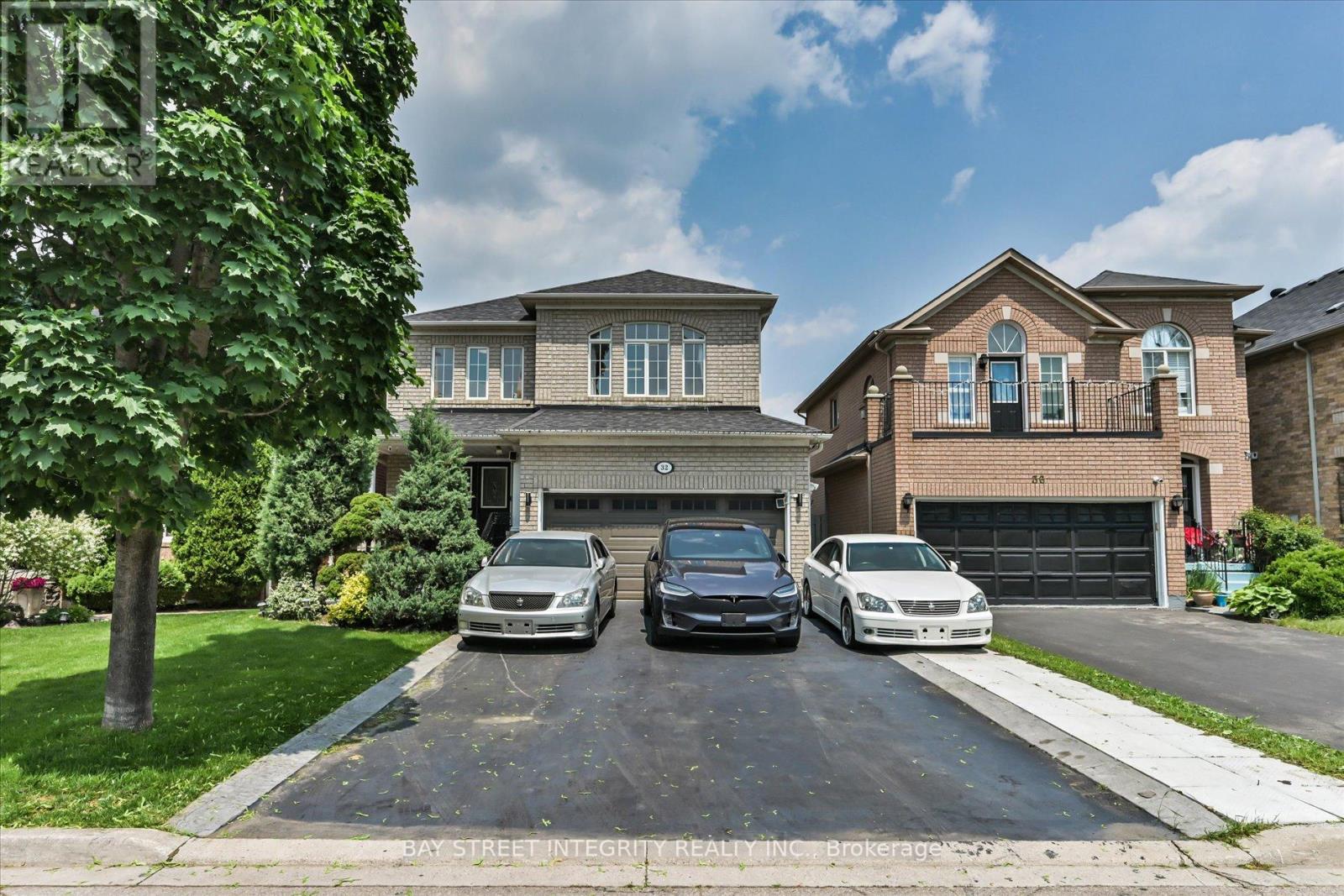 32 Sail Crescent, Vaughan, Ontario  L6A 2Z2 - Photo 2 - N12393233