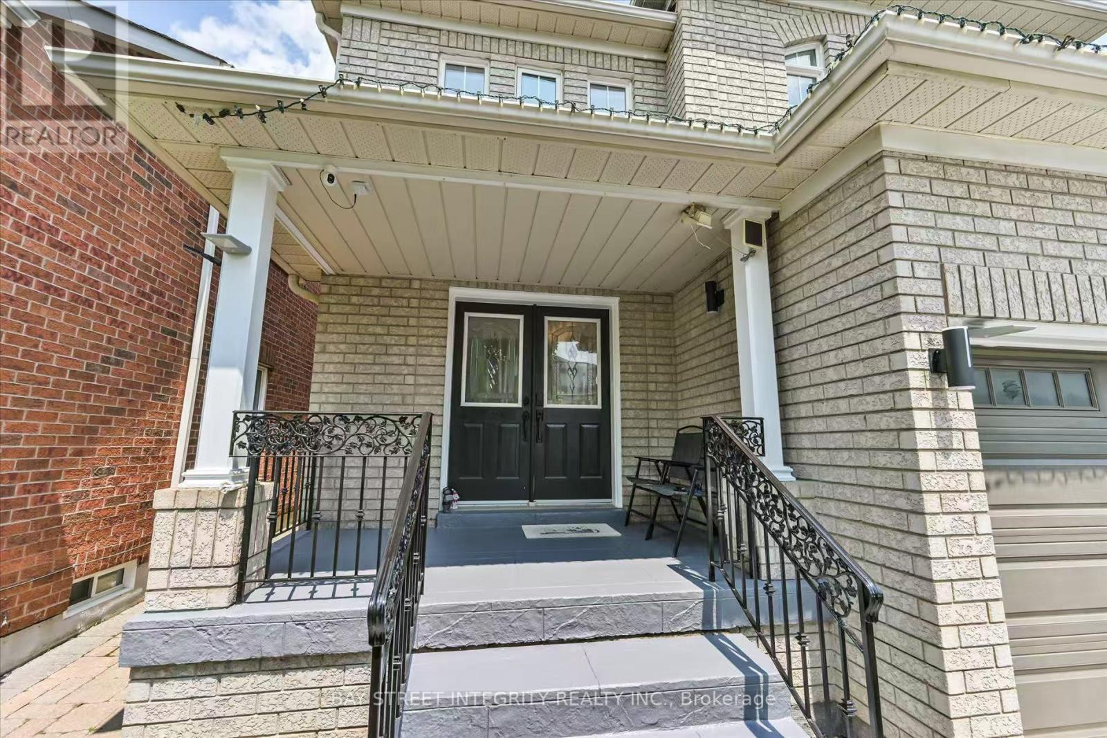 32 Sail Crescent, Vaughan, Ontario  L6A 2Z2 - Photo 3 - N12393233