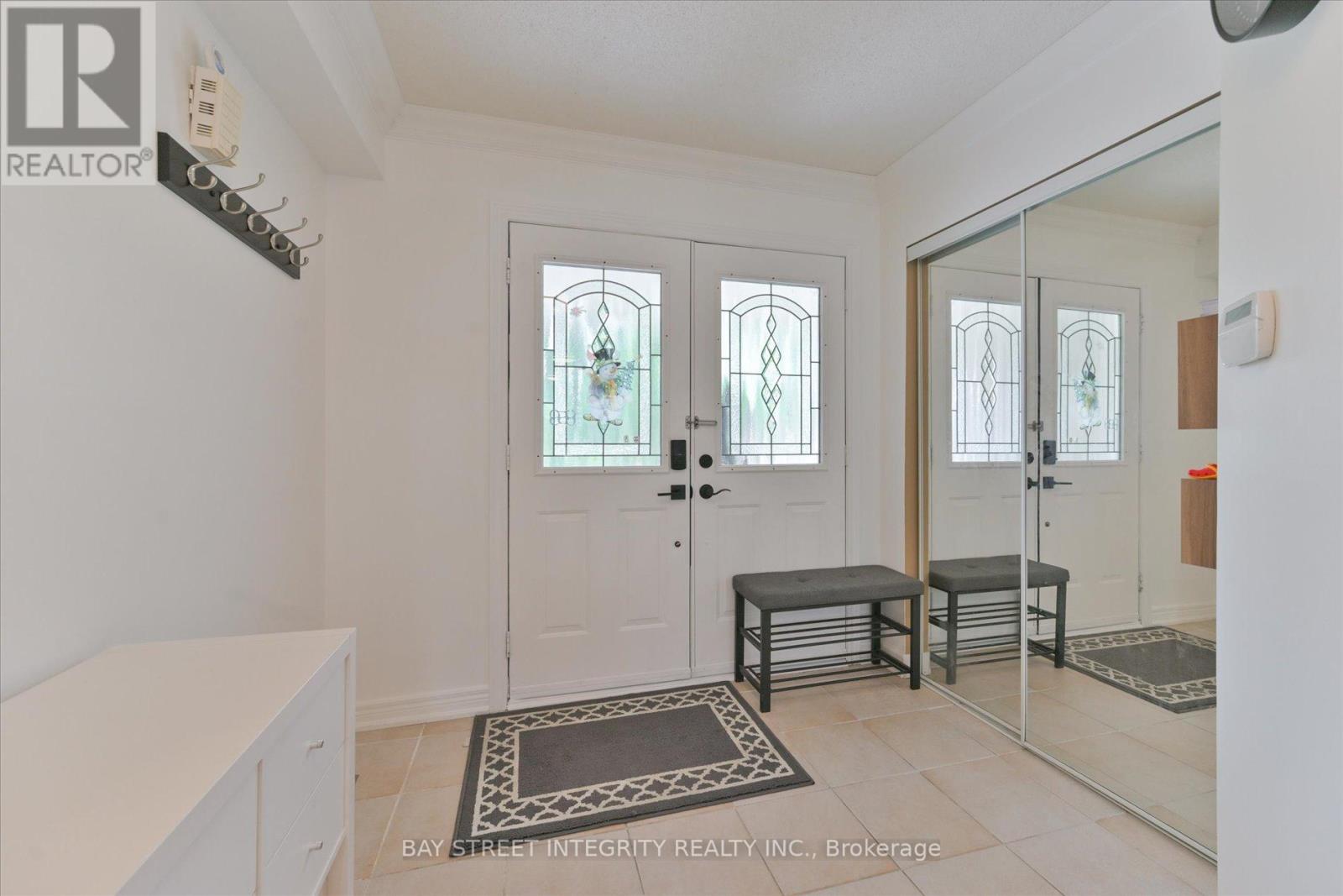 32 Sail Crescent, Vaughan, Ontario  L6A 2Z2 - Photo 4 - N12393233