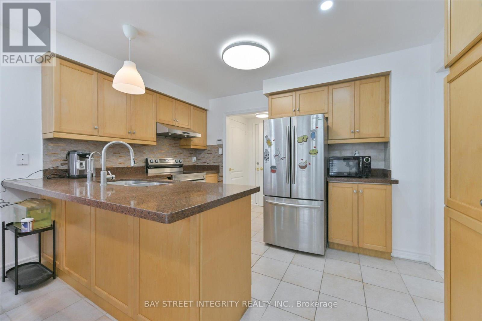 32 Sail Crescent, Vaughan, Ontario  L6A 2Z2 - Photo 8 - N12393233