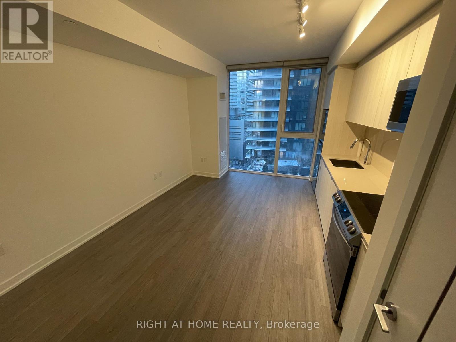 1105 - 357 King Street W, Toronto, Ontario  M5V 0S7 - Photo 12 - C12527050