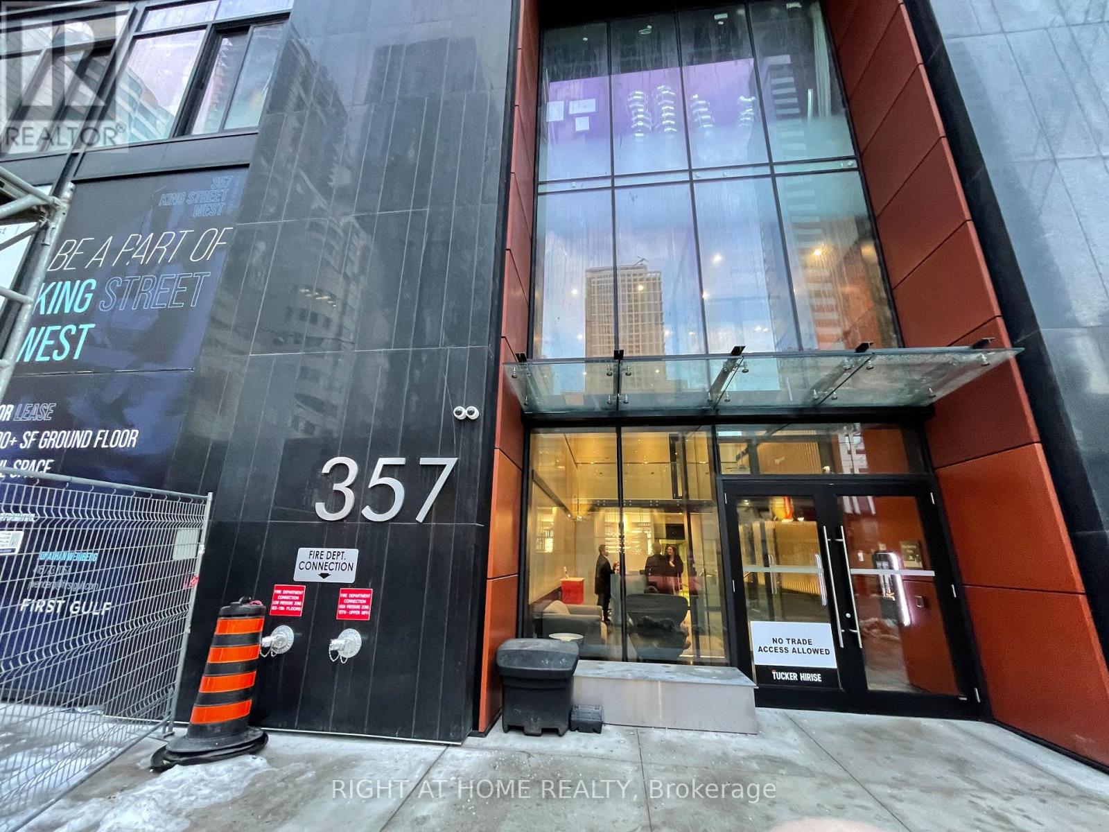 1105 - 357 King Street W, Toronto, Ontario  M5V 0S7 - Photo 2 - C12527050