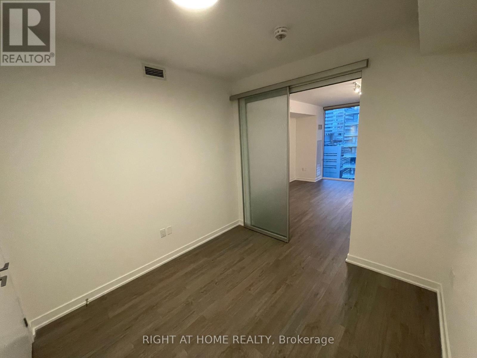 1105 - 357 King Street W, Toronto, Ontario  M5V 0S7 - Photo 21 - C12527050