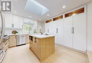 547 Melrose Avenue, Toronto, Ontario  M5M 2A4 - Photo 12 - C12527072