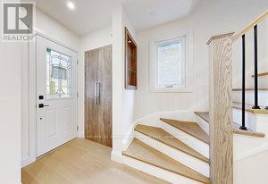 547 Melrose Avenue, Toronto, Ontario  M5M 2A4 - Photo 2 - C12527072