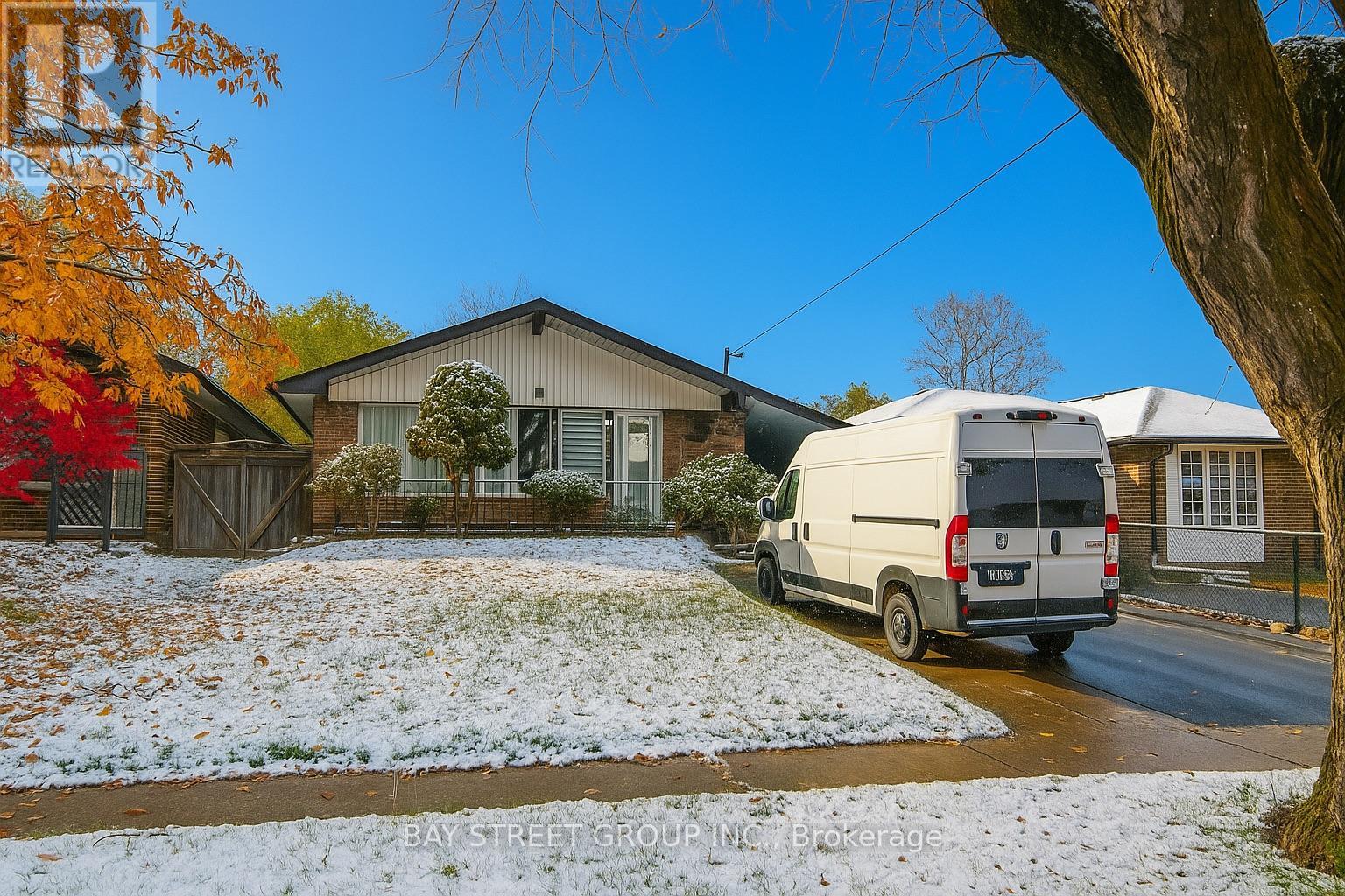 15 MARILAKE DRIVE, Toronto, Ontario