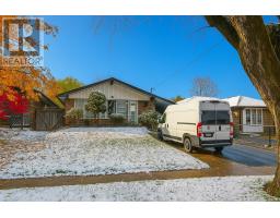 15 MARILAKE DRIVE, Toronto, Ontario