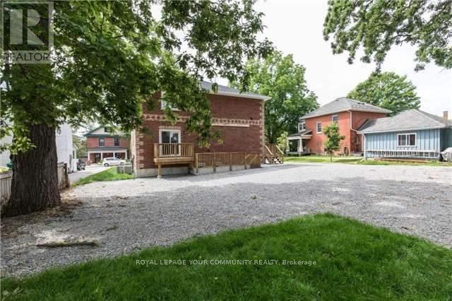 443 Timothy Street, Newmarket, Ontario  L3Y 1P7 - Photo 4 - N12527048