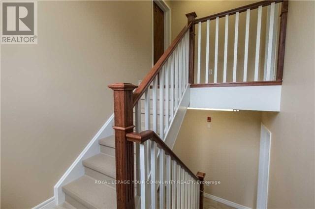 443 Timothy Street, Newmarket, Ontario  L3Y 1P7 - Photo 5 - N12527048