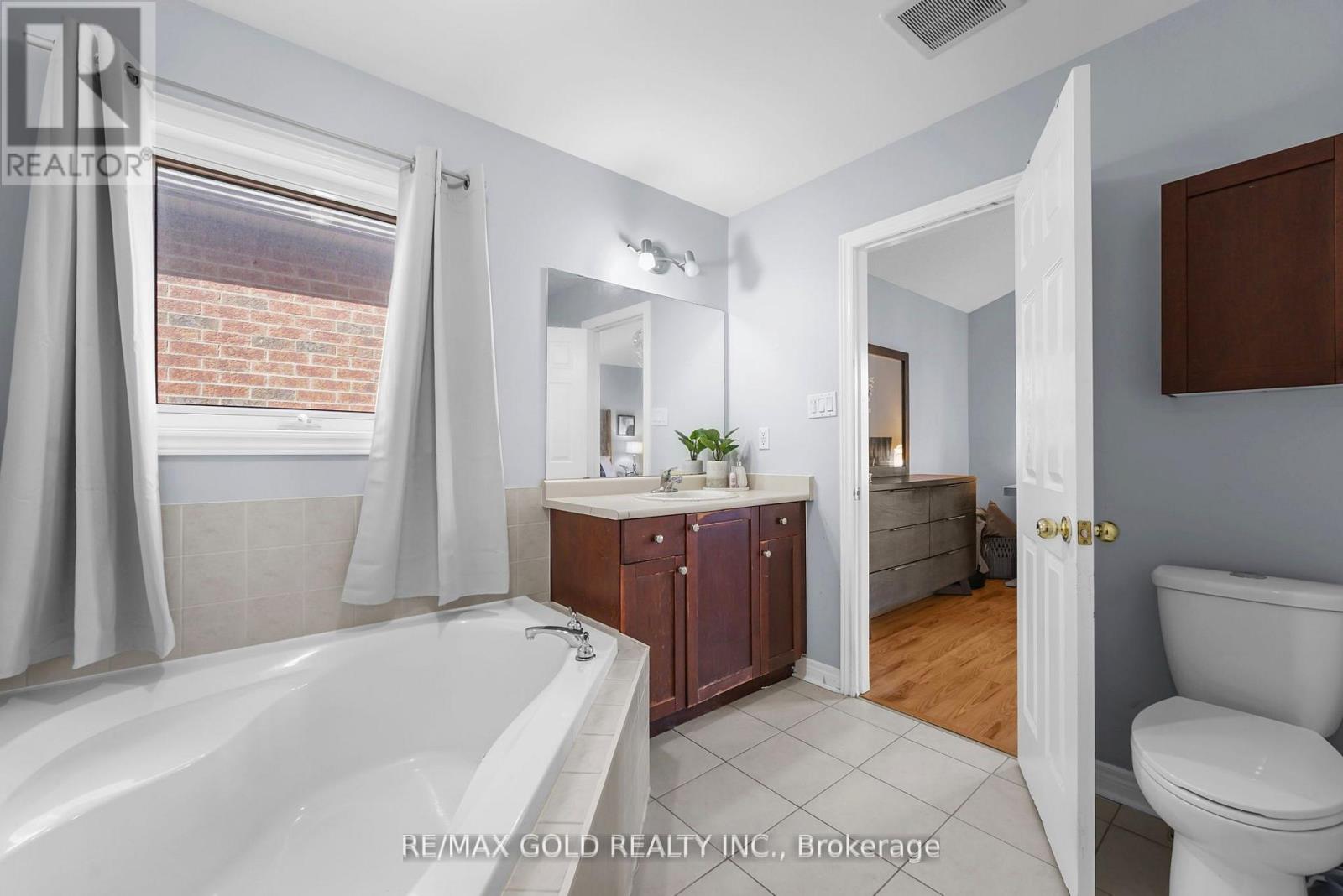 22 Nathaniel Crescent, Brampton, Ontario  L6Y 5M5 - Photo 36 - W12527052