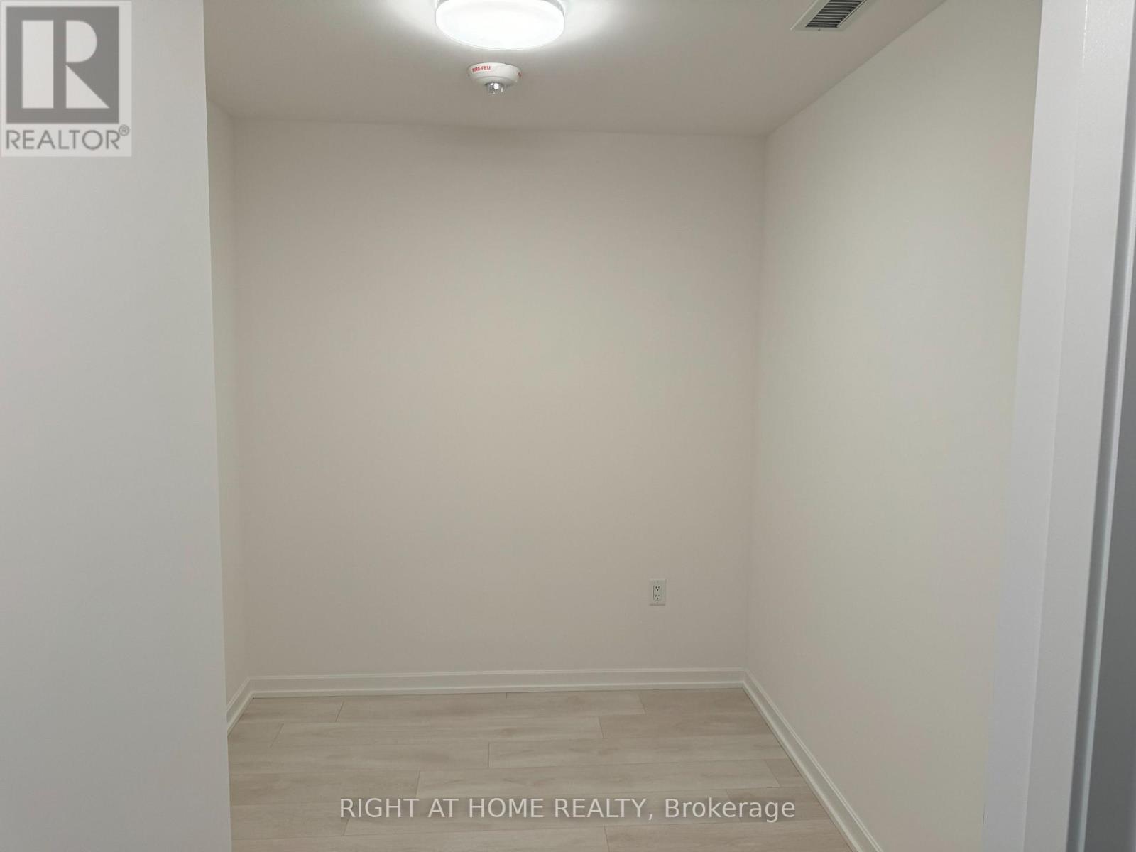 605 - 10 Graphophone Grove N, Toronto, Ontario  M6H 0E5 - Photo 10 - W12527056