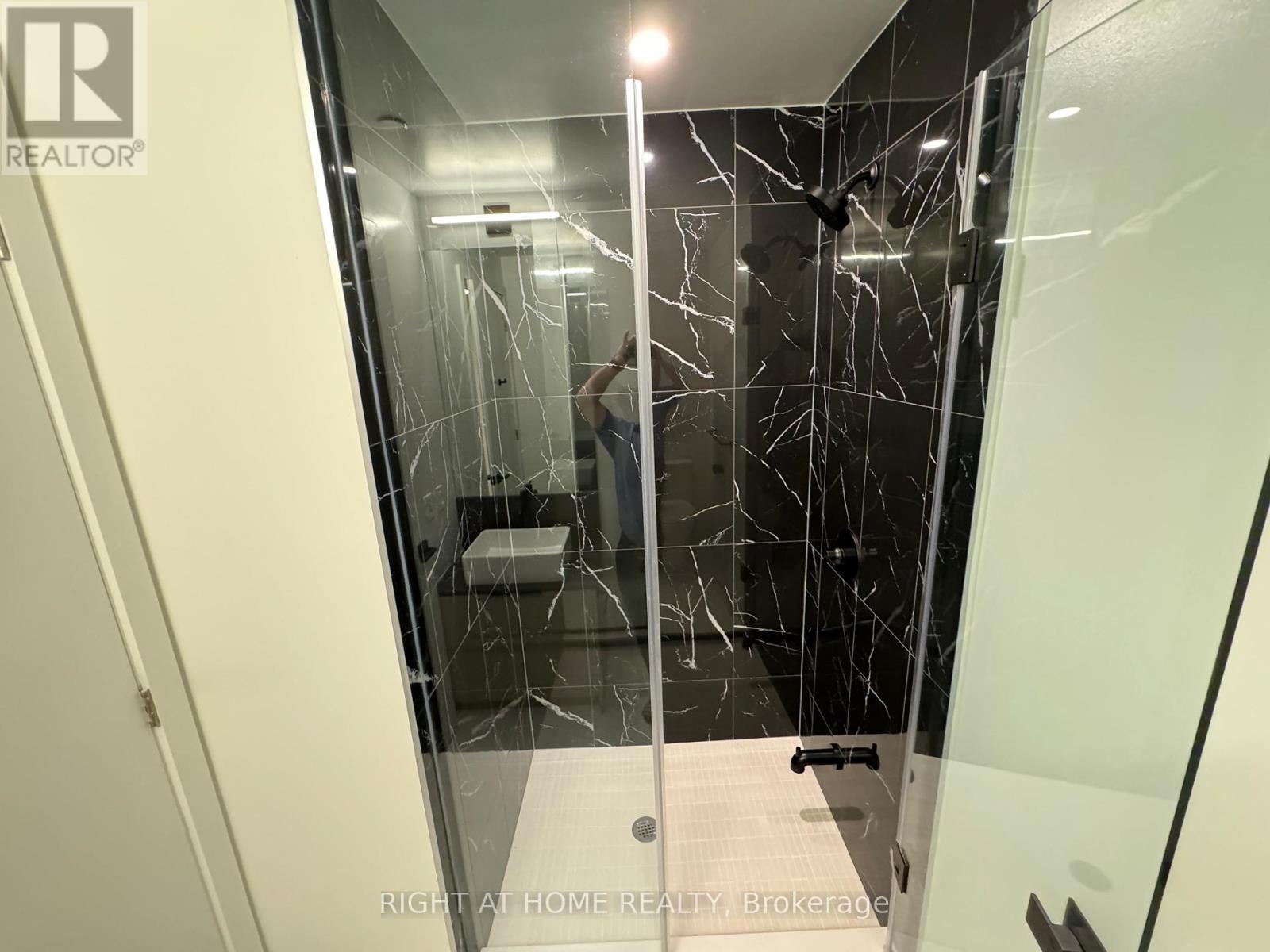 605 - 10 Graphophone Grove N, Toronto, Ontario  M6H 0E5 - Photo 4 - W12527056