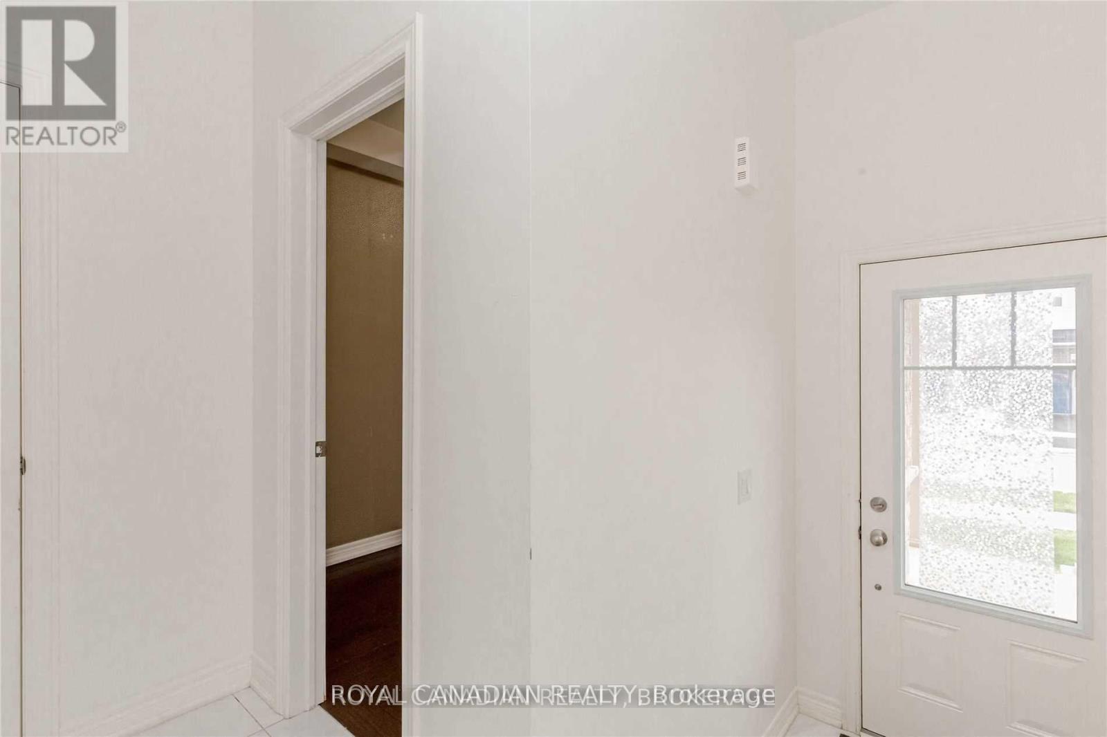 3919 Tufgar Crescent, Burlington, Ontario  L7M 1N7 - Photo 5 - W12527064