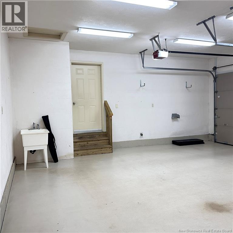 2 Thornhill Crescent, Moncton, New Brunswick  E1A 6B4 - Photo 3 - NB119459