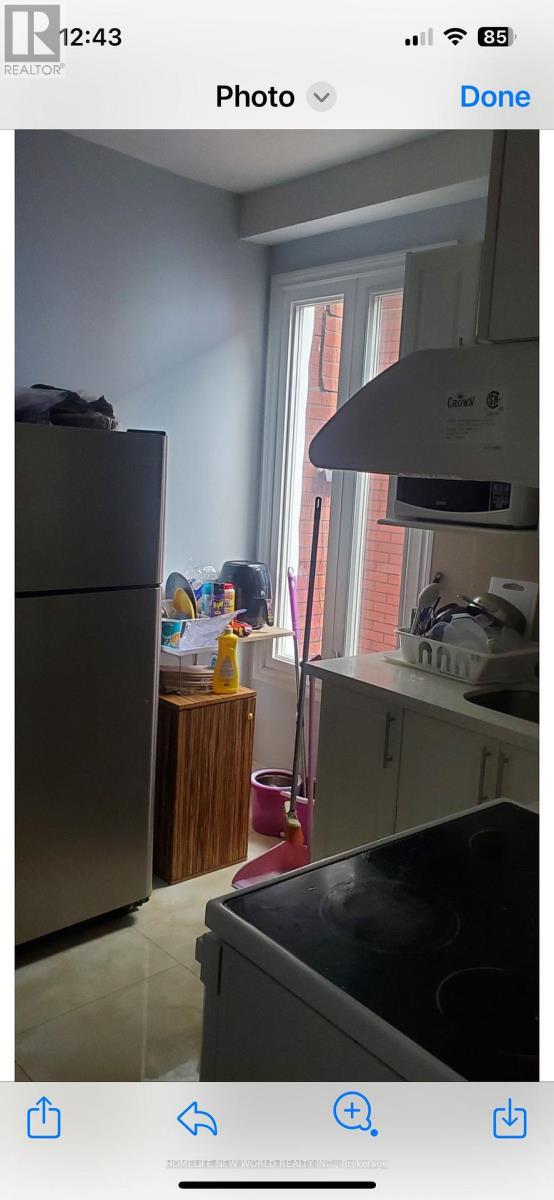 202 - 475 BATHURST STREET, Toronto, Ontario