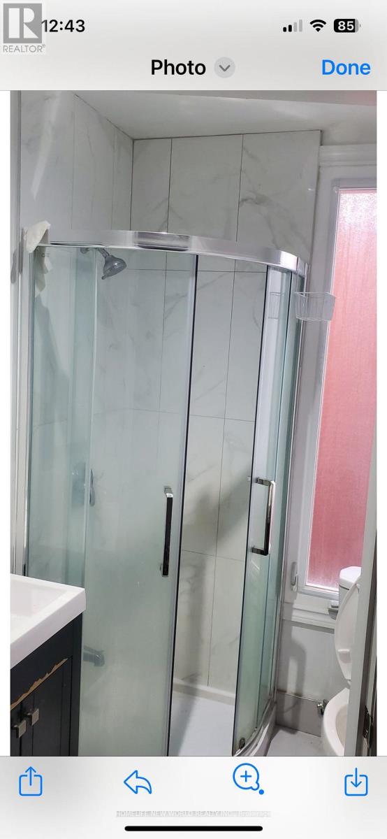 202 - 475 Bathurst Street, Toronto, Ontario  M5T 2S9 - Photo 2 - C12527088