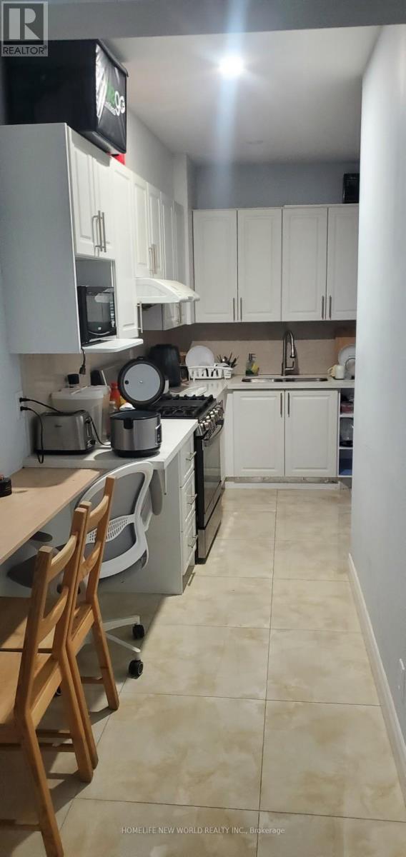 101 - 475 Bathurst Street, Toronto, Ontario  M5T 2S9 - Photo 4 - C12527094