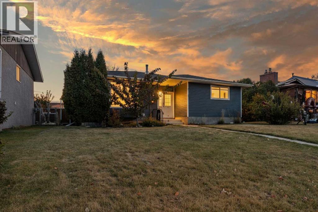 155 Barrett Drive, Red Deer, Alberta  T4R 1H3 - Photo 1 - A2264638