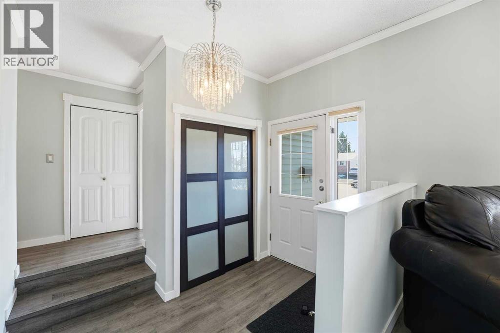 155 Barrett Drive, Red Deer, Alberta  T4R 1H3 - Photo 2 - A2264638