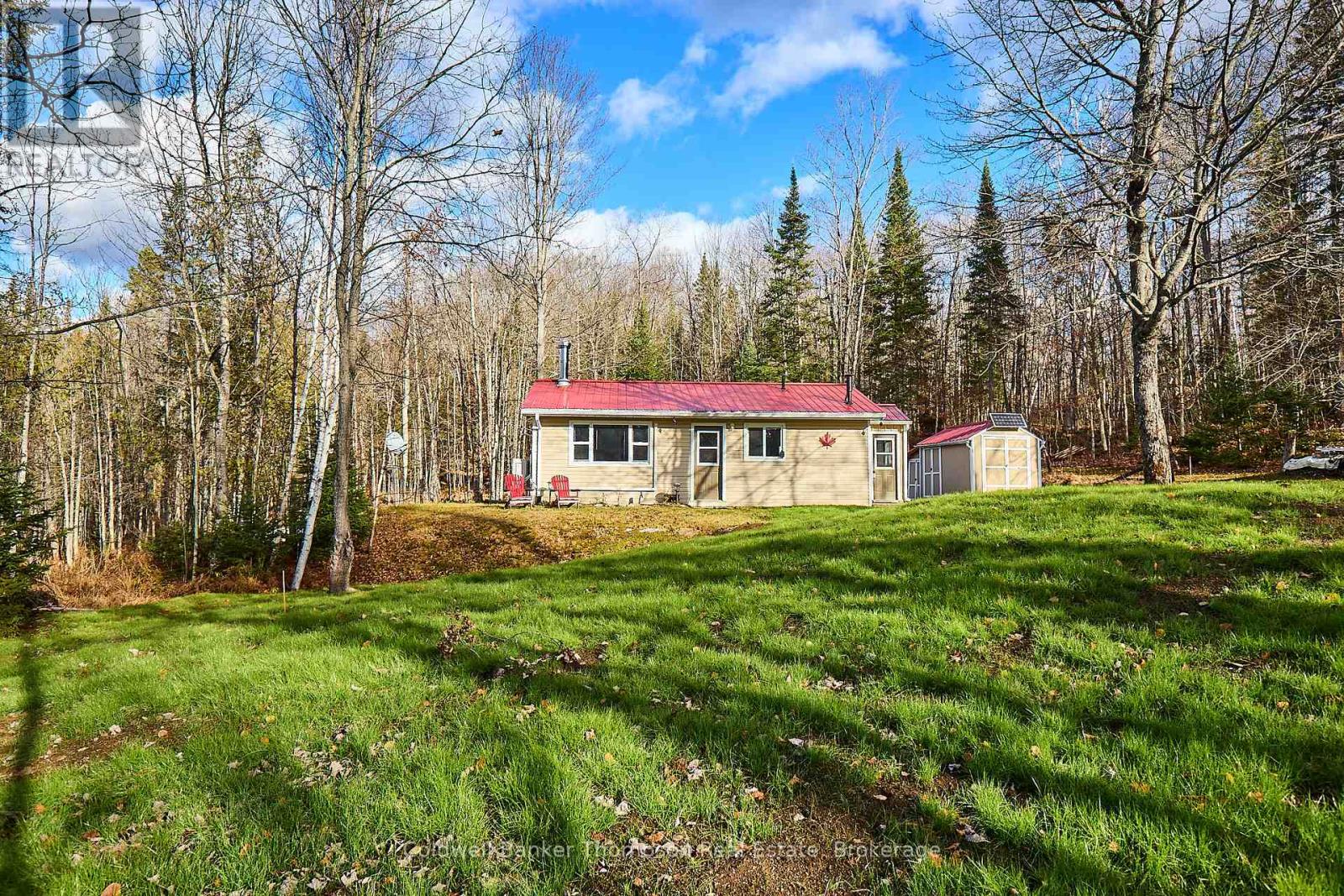 1022 Upper Walker Lake Road, Lake Of Bays, Ontario P1H 2J6 - Photo 2 - X12527114