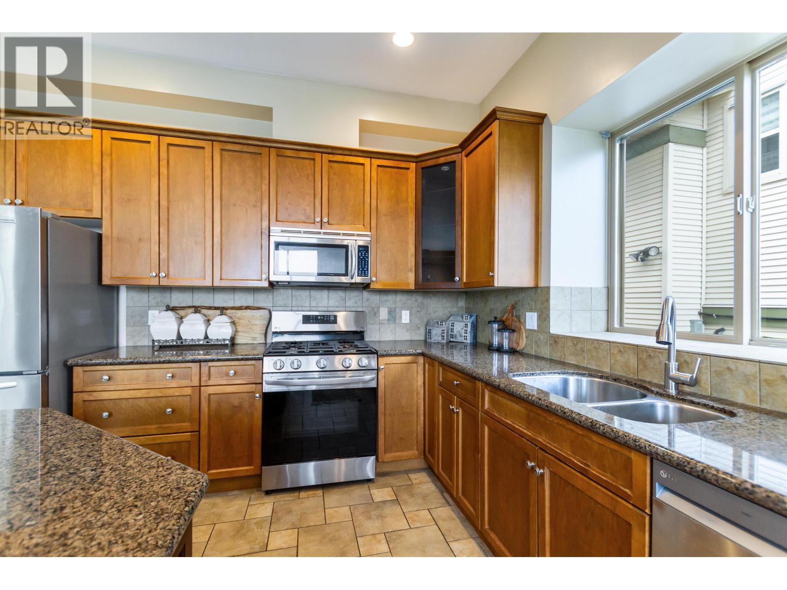 70 Fernway Drive, Port Moody, British Columbia  V3H 5K5 - Photo 10 - R3050265