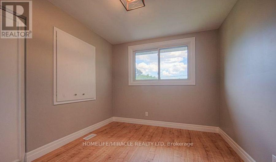 56 Cloverdale Crescent, Kitchener, Ontario  N2M 4X2 - Photo 9 - X12527076