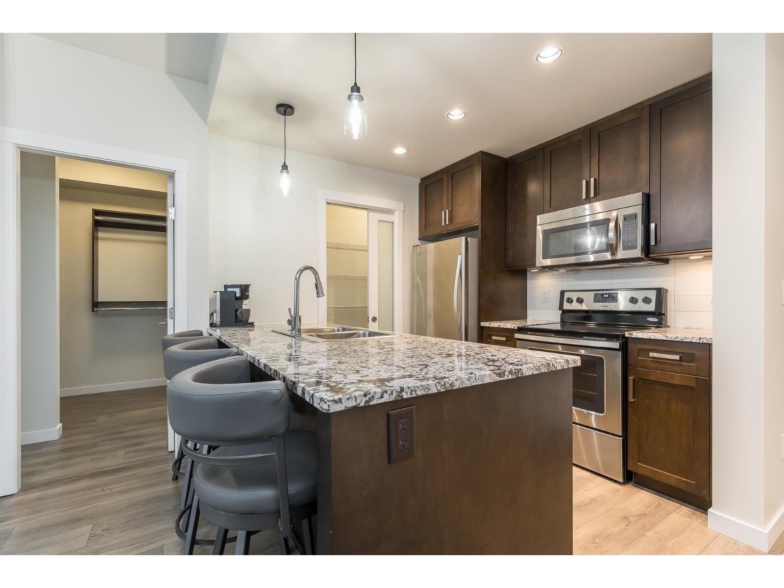 305 2242 Whatcom Road, Abbotsford, British Columbia  V3G 0G3 - Photo 9 - R2976333