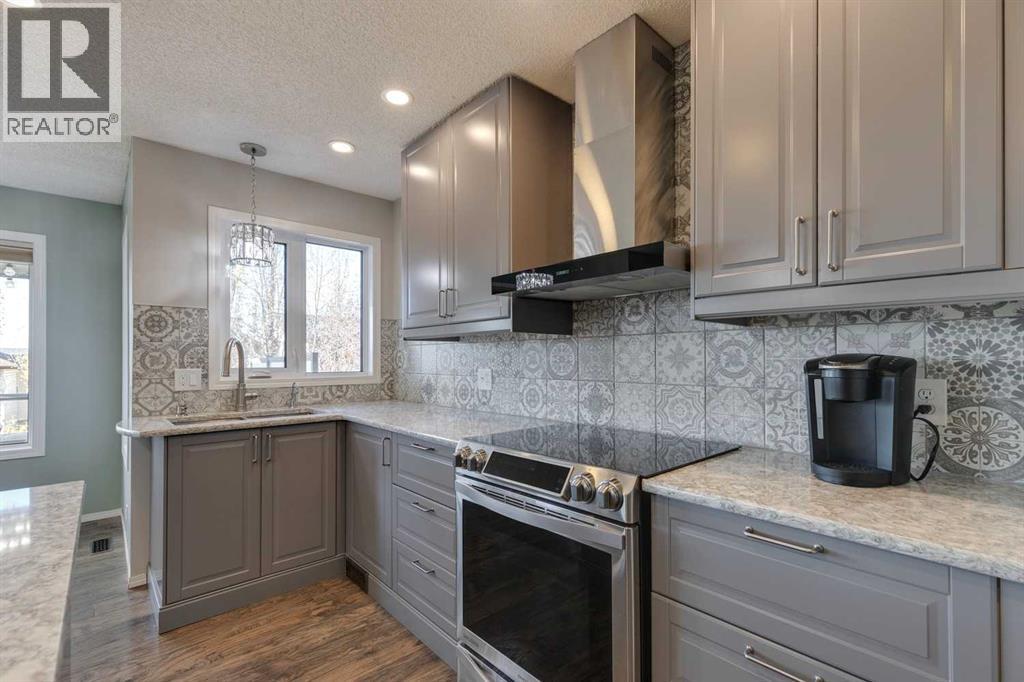 244 Tuscany Ridge View Nw, Calgary, Alberta  T3L 2J7 - Photo 3 - A2267211