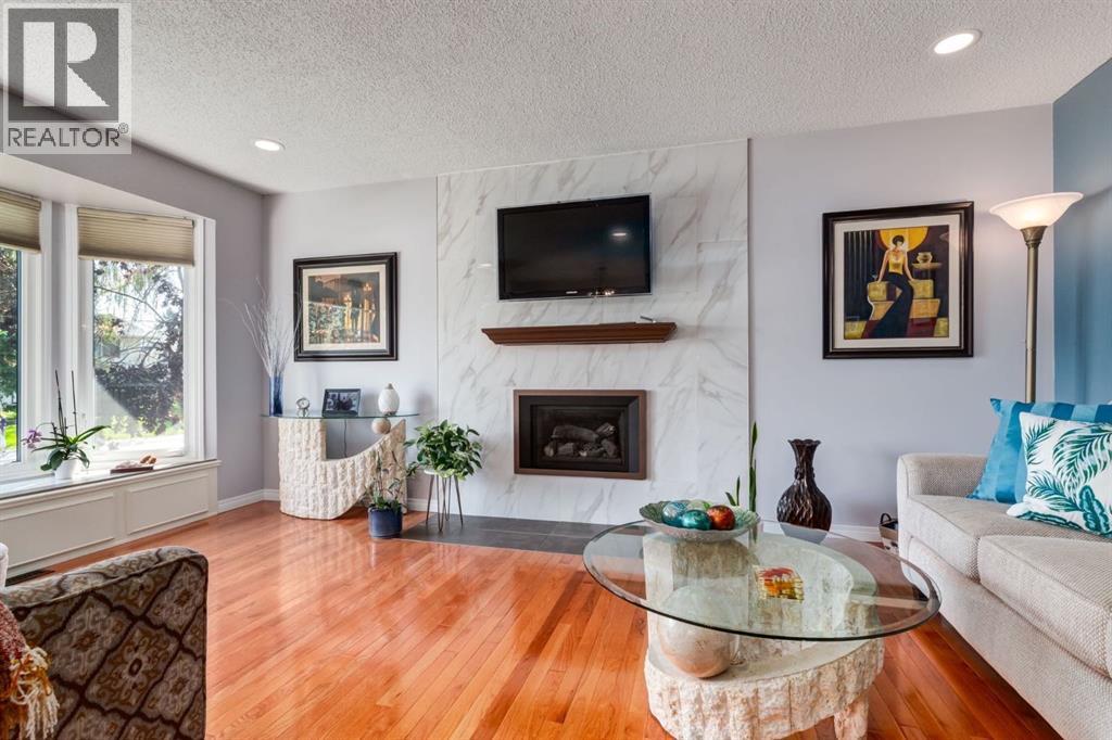 4107 Doverview Drive Se, Calgary, Alberta  T2B 1Z1 - Photo 3 - A2251153