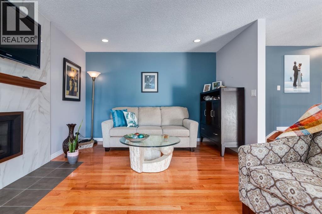 4107 Doverview Drive Se, Calgary, Alberta  T2B 1Z1 - Photo 6 - A2251153